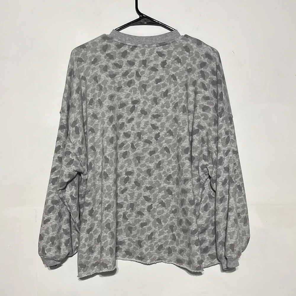 Aerie Grey Leopard Print Raw Hem Oversized Pullover Sweater Size S